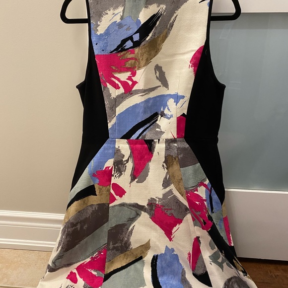 Abstract print dress - Picture 2 of 3